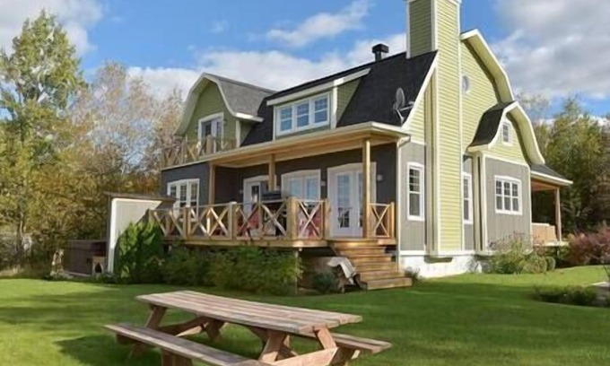Saint Aime Des Lacs Ski Chalet | Charlevoix - Chalet Despins