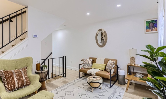 Downtown Baltimore House | Charm City Charmer - Boho Zen Minutes to Harbor and Downtown!