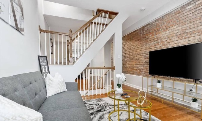 Downtown Baltimore House | Charm City Homestay in Washington Village