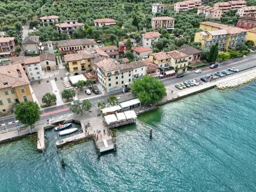 Assenza Apartment | Charm Lakefront Apartments
