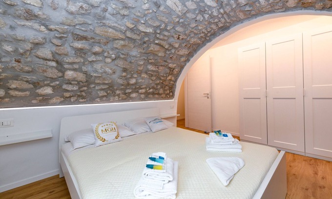 Assenza Apartment | Charm Lakefront Apartment La Corte MGH