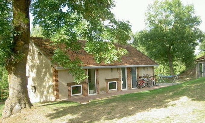 Chatel-de-Neuvre House | Charmant gîte rénové avec jardin, terrasse, cheminée et wifi - animaux acceptés - FR-1-489-22