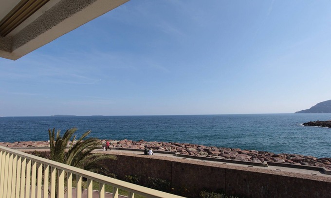 Mandelieu-la-Napoule Beach Apartment | Charmant studio vue mer