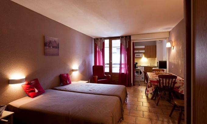 Brides-les-Bains Apartment | Charmant studio pour 4 pers. avec balcon, parking et wifi, à deux pas des Thermes et du centre village - FR-1-512-212