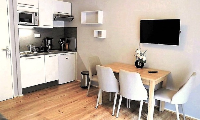 Bagneres-de-Luchon Apartment | Charmant T2, hypercentre, calme, terrasse, parking, commerces