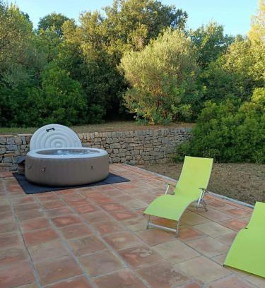 Entrecasteaux House | Charmante Petite Maison & Whirlpool Privé sur Terrasse Plein SUD au Calme !