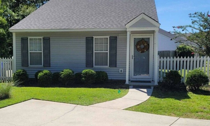 Myrtle Grove Cottage | Charmed Beach Getaway