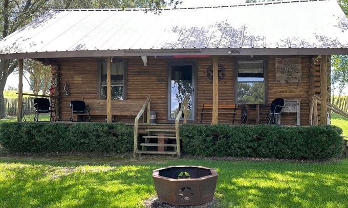 Minden Cabin | Charming 1-bedroom cabin over looking a pond & located on a cattle ranch