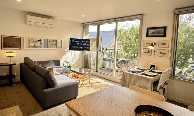 South Melbourne Apartment | Charming 1-bedroom apartment with AC, WiFi in peaceful South Melbourne