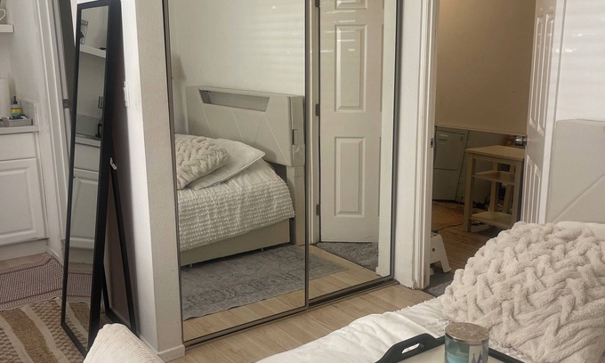 North Redondo House | Charming 1-bedroom house in Redondo Beach with AC, WiFi