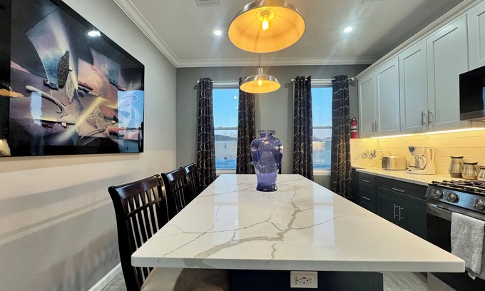 Ampere Apartment | Charming 1-bedroom apartment with WiFi, AC, Laundry & easy commute to NYC!