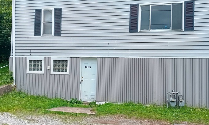 Penn Hills Apartment | Charming 1-bedroom apartment with AC, WiFi in marvelous Pittsburgh