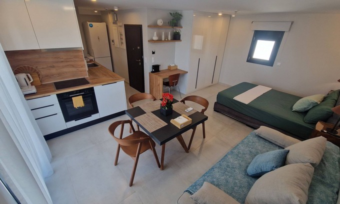 Ano Patisia Apartment | Charming 1-bedroom apartment in brilliant Athina with AC, WiFi