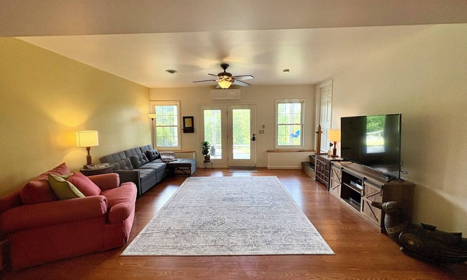 Floyd Apartment | Charming 1-bedroom apartment in Floyd