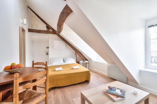 Quartier de la Porte-Saint-Denis Apartment | Charming 1 Bedroom Apt in the Heart of Paris (6F)