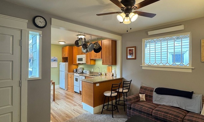 Miller Park Apartment | Charming 1-bedroom apt in Capitol Hill