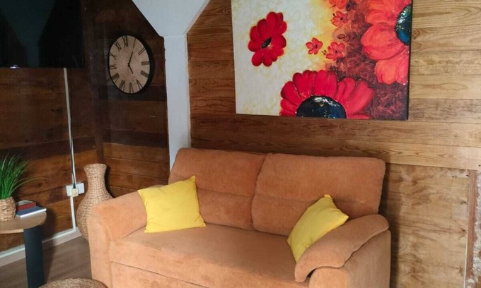 Portsmouth Cottage | Charming 1-bedroom cottage ,with WiFi in delightful Portsmouth