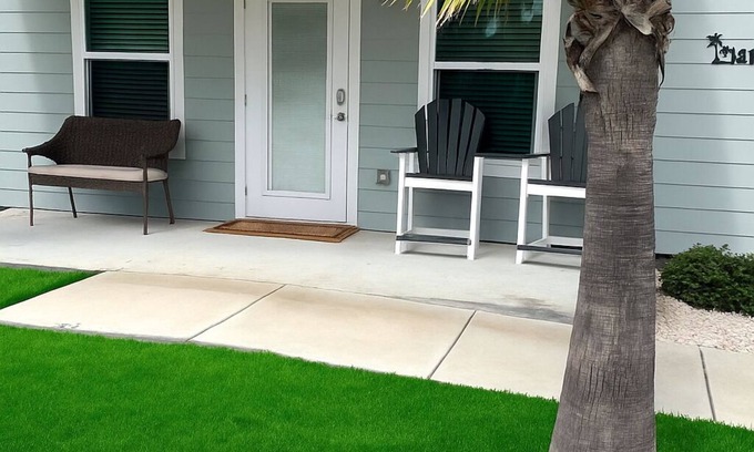 Fulton Cottage | Charming 1-bedroom cottage in fabulous Rockport with a beautiful pool.