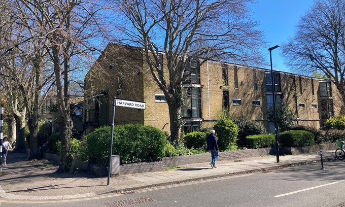 Chiswick Riverside Apartment | Charming 1-bedroom flat in trendy London for up to 3 people next to subway stop