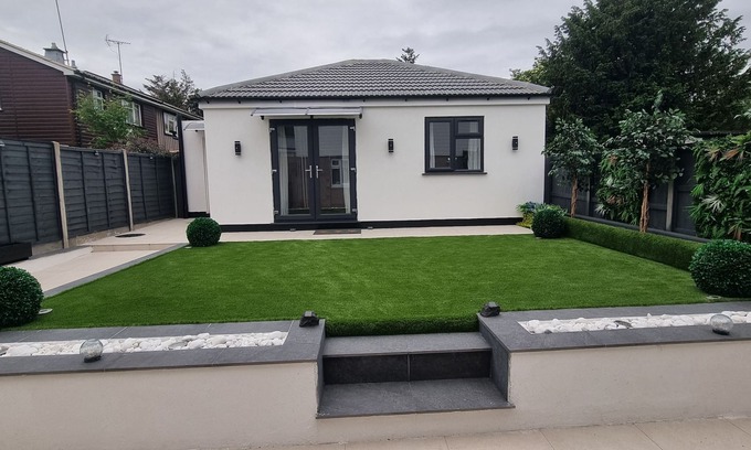 Little Holland House | Charming 1-bedroom Garden Apartment
