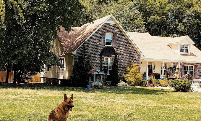 Petersburg House | Charming 1-bedroom house in Petersburg with AC, WiFi. Enjoy your stay