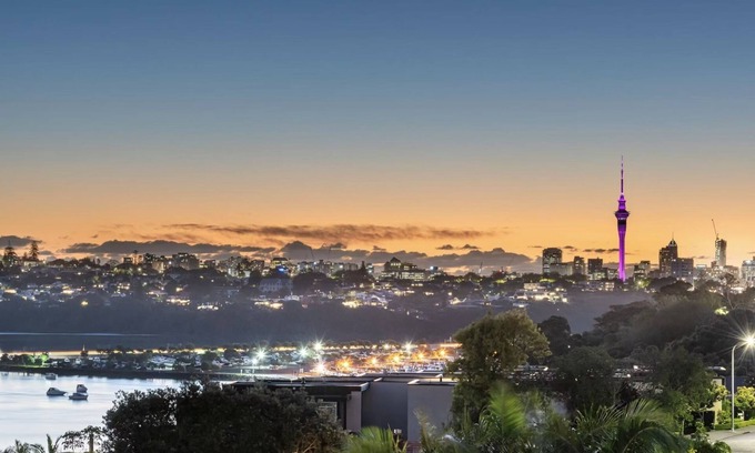 Orakei House | Charming 1-Bedroom Home in Prestigious Orakei
