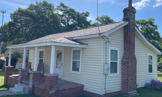 Belvedere House | Charming 1-bedroom house with WiFi, AC in lovely Belvedere
