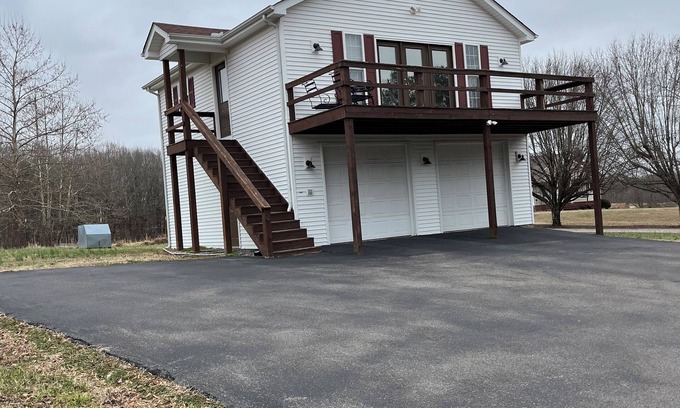Paris House | Charming 1-bedroom house in Paris, TN.