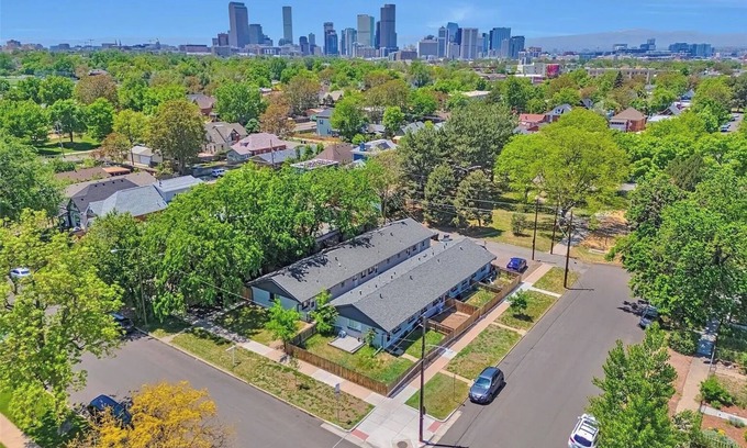 Whittier House | Charming 1-bedroom rowhome in Denver near downtown