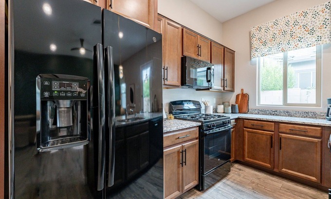 Queen Creek House | Charming 1-Bedroom Casita with Full Kitchen, Private Garage & Cozy Outdoor Area