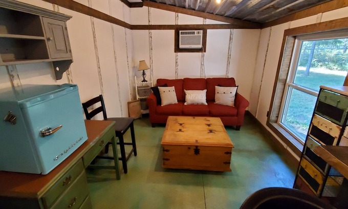 Bonner County House | Charming 1-bedroom house with AC, WiFi in Spirit Lake at The Venue at the Reed's