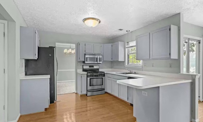 St. Charles House | Charming 1-bedroom with attached bath room in Waldorf , MD