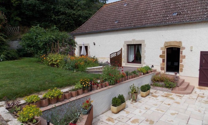 Neuvy Apartment | Charming 17th Century Farm Cottage with Modern Comforts, Private Terrace, Garden, and Pet Friendly