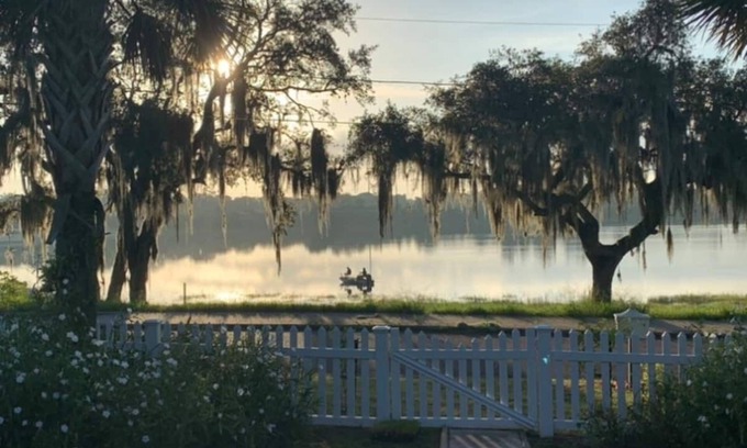 Florida South Atlantic Coast Cottage | Charming 1935 Florida Cottage overlooking Lake Tulane