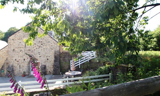 Montsenelle Cottage | Charming 19th-Century Restored Watermill, Secluded Retreat with Fireplace, Terrace & Modern Amenities