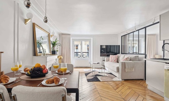 Quartier de la Place-Vendome Apartment | Charming 1BR near Louvre & Tuileries