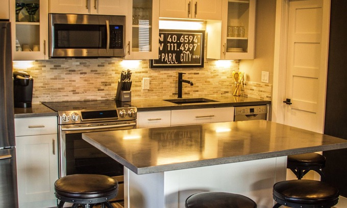 Park City Condo | Charming 1BR Ski Getaway - Walk to Lifts - Canyons Village, Park City Resort