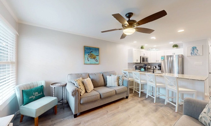 Caine Woods Condo | Charming 1st-floor condo w/community pool & furnished patio - walk to the beach
