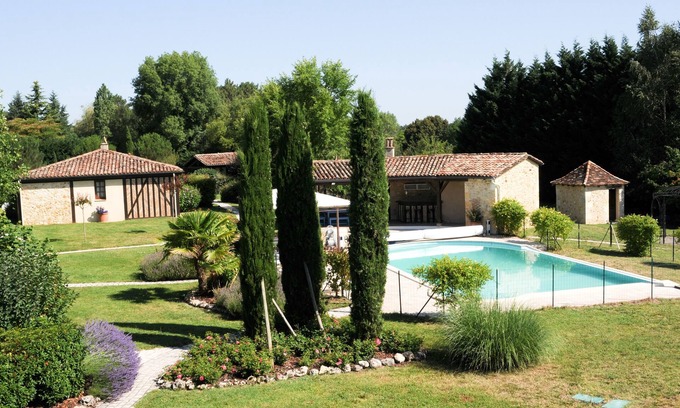 Bosset Cottage | Charming 2–4 Person Cottage with Pool, Spa & A/C – Near Bergerac