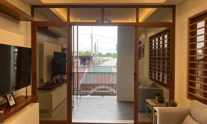 CSJDM House | Charming 2-BR House in San Jose Del Monte w/WiFi, 3 split-type ACs, & Netflix