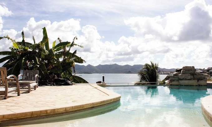 Les Terres Basses Villa | Charming 2-bedroom villa with pool and Jaccuzzi and private access to the lagon