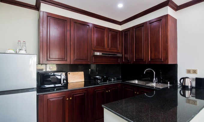 Sangkat Sla Kram Apartment | Charming 2-bedroom with Kitchen, Pool, Fitness room