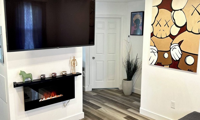 East Providence Apartment | Charming 2-bedroom apartment with AC, WiFi minutes away from DowntownProvidence