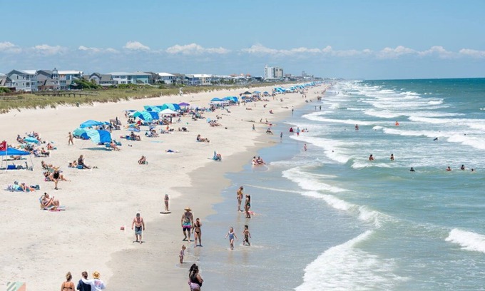 North Carolina Coast Cottage | Charming 2-bedroom in Carolina Beach walking distance to beach