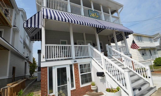 Dennisville House | Charming 2 Bedroom Located 2 Blocks from the Beach!