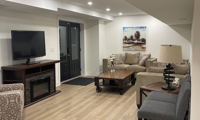 Cambridge Apartment | Charming 2-Bedroom Apartment with Kitchen, Office and Laundry