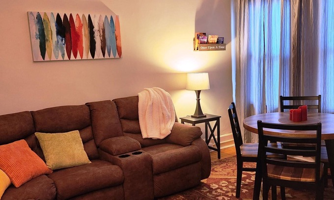 Cumberland Apartment | Charming 2-bedroom apartment with equipped kitchen and AC, in Cumberland, MD.