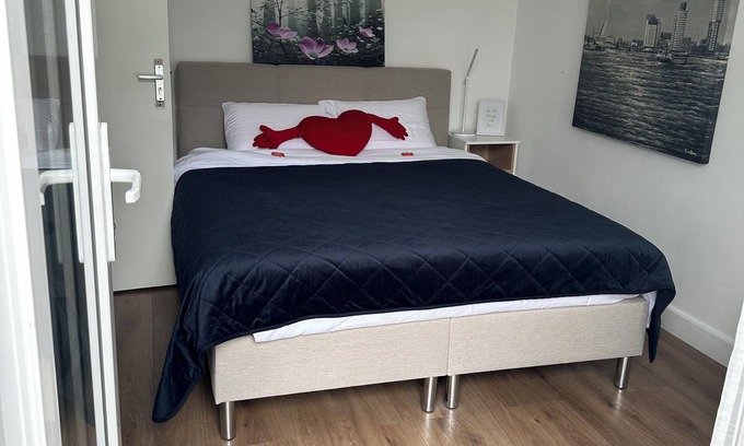 Carnisse Apartment | Charming 2-bedroom apartment in Rotterdam with city views