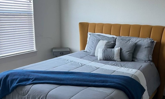 Spring Branch Apartment | Charming 2-bedroom apartment with WiFi, AC in lovely Houston