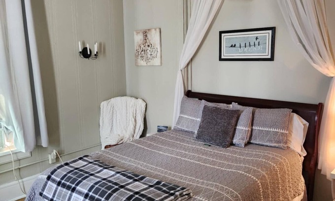 Arnot Apartment | Charming 2-bedroom apartment with AC, WiFi in amazing Liberty